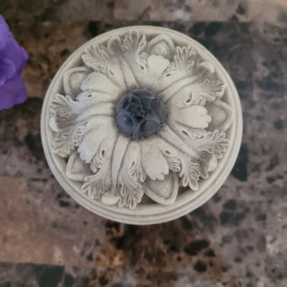 JEWELRY ROUND BOX WITH DESIGN - Picture 3 of 3